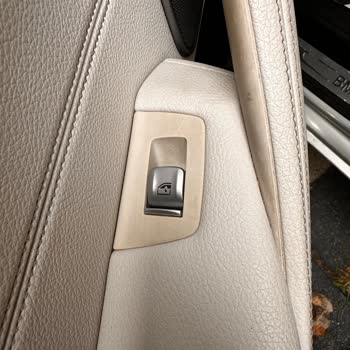 BMW 520i İç Kapı Döşemelerinde Erken Solma Ve Aşınma