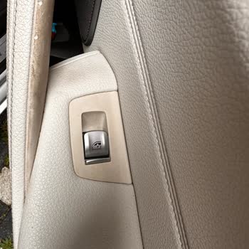 BMW 520i İç Kapı Döşemelerinde Erken Solma Ve Aşınma