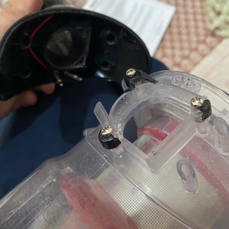Yeni Tefal Süpürge Toz Haznesi İnce İpe Takılınca Kırıldı, Garanti Kapsamı Talebi