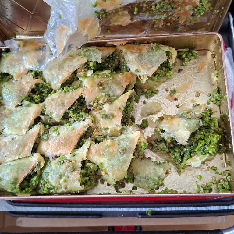 Hijyenik Olmayan Bayat Baklava Üzerinden Güvenim Sarsıldı
