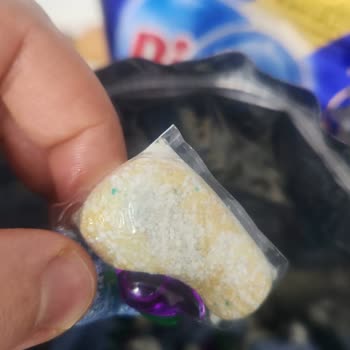 Bingo Hayat'tan Aldığım Deterjan Sarı Ve Bulaşıkları Temizlemiyor