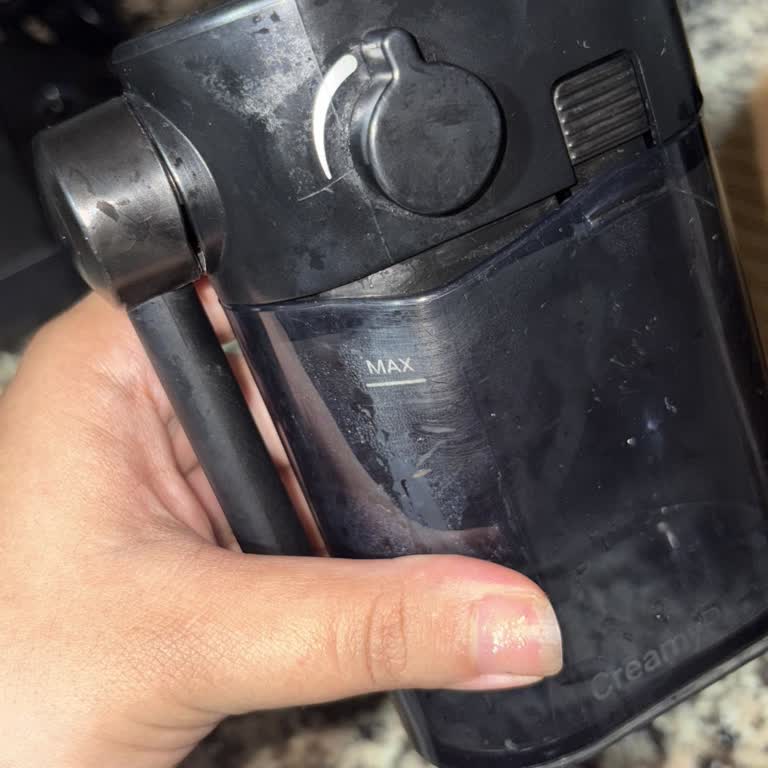 Media Markt'tan Alınan Grundig Kahve Makinesinin Serviste Çözülmeyen Arızası Ve Süt Haznesine Verilen Zarar