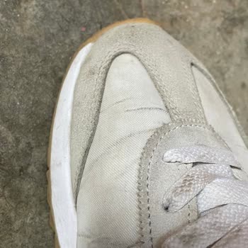 Nike Sneaker Üç Ayda Yırtıldı, Üretim Hatası Reddi
