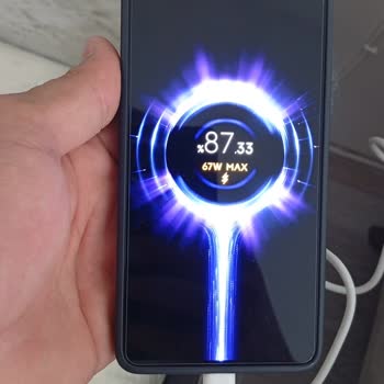 Kırık Şarj Aleti Ve Donan Telefon İçin Satıcı Sözünü Tutmadı