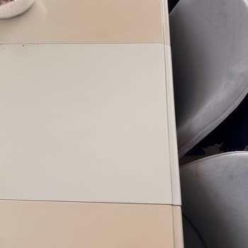 Krem Tonlu Mobilyalar Hızla Sararıyor, Tam Takım Değişimi İsteniyor