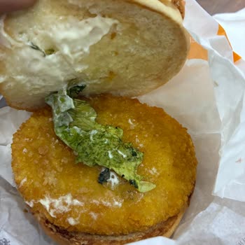 Burger King Demetevler Şubesinde Çürük Tavuk Burger Ve Eksik Soğan Halkası