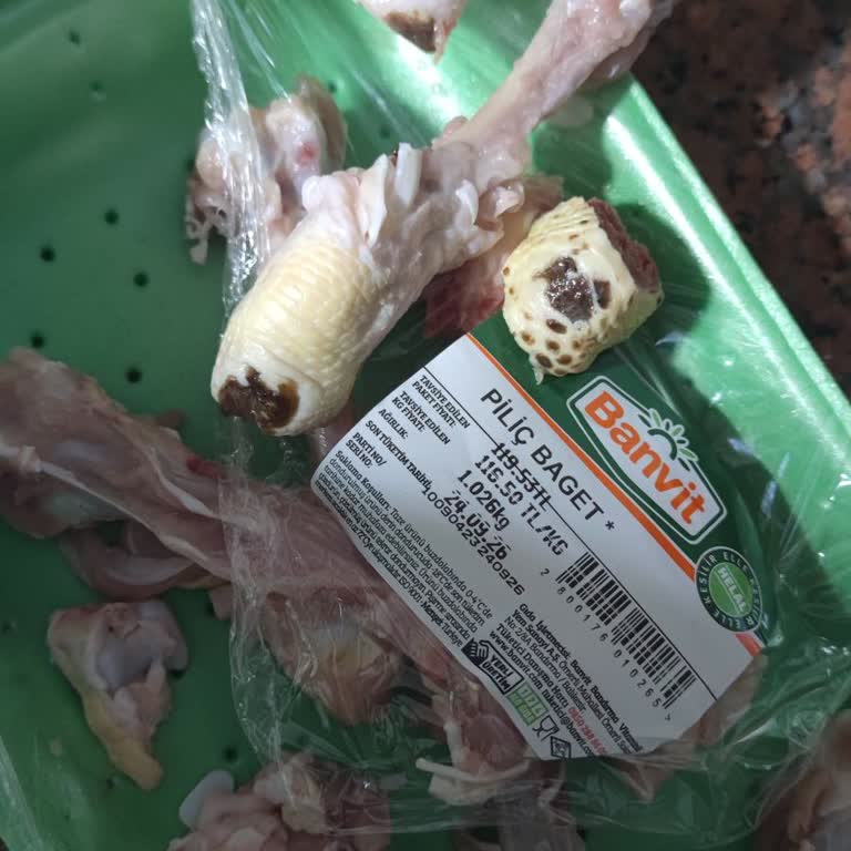 Banvit Baget Tavukta Siyah Lekeler Ve Kötü Koku