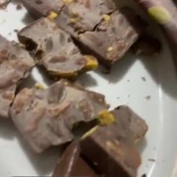 Ülker Dolu Dolu Antep Fıstığı Bozuk Çikolata