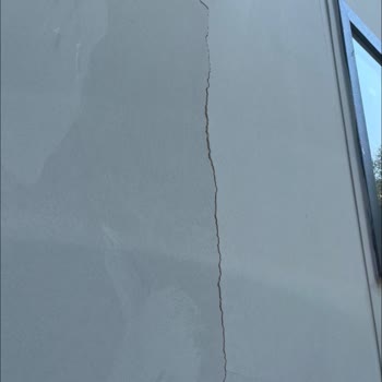 Çatlaklı Bina Güvenlik Riski Ve Hekim Yapı’dan Acil Onarım Talebi