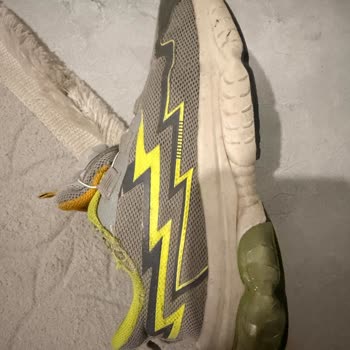 Çocuk Spor Ayakkabısının Kısa Sürede Deforme Olması Ve Mağazanın Çözüm Sunmaması