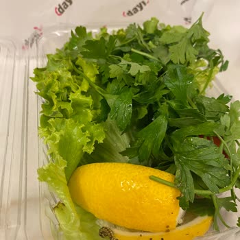 Salatadan Çıkan Canlı Tırtıl Hijyen İhlali