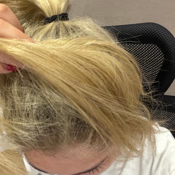 Hair Chefs Saçım Bebek Sarısı Tonlarında Olması Gerekirken Grili Yeşil Bir Tona Döndü