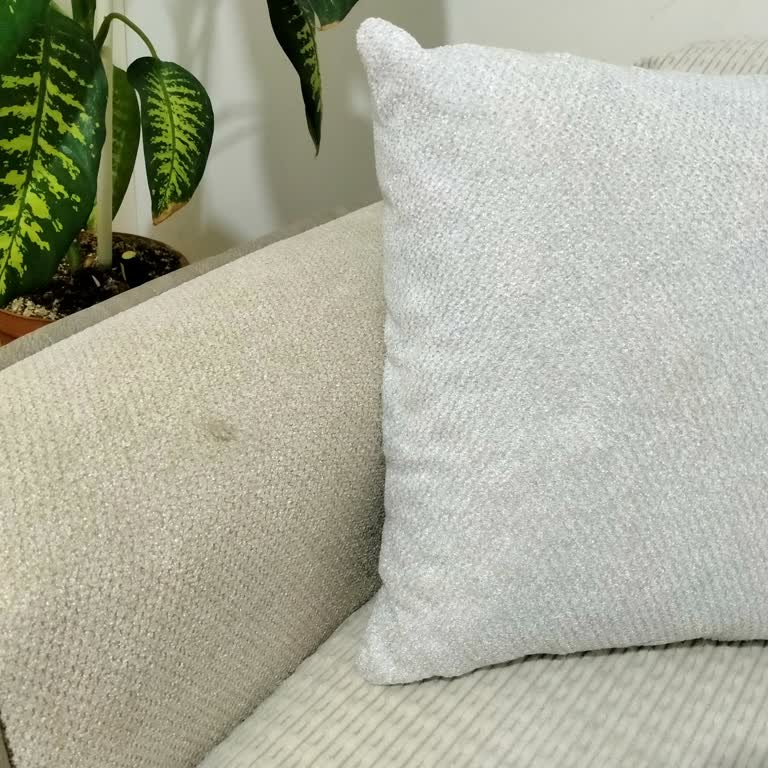 Yanık İzli Koltuk Ve Eksik Sehpa İçin Geciken Teslimat Ve Yetersiz Müşteri Hizmeti