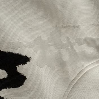 Dolap Üzerinden Defolu Sweatshirt Ve Satıcı Yanıt Almama