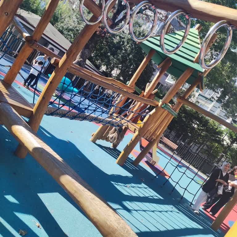 Küçük Koru Parkı'nda Halka Geçiş Ekipmanı Çocuk Yaralanmasına Neden Oldu