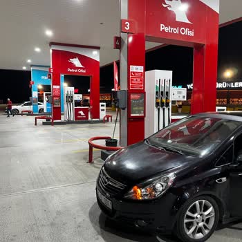 Vardiya Değişimi Bahanesiyle Gece Benzin Verilmedi, Müşteri Zaman Kaybı Yaşadı