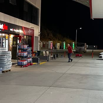 Vardiya Değişimi Bahanesiyle Gece Benzin Verilmedi, Müşteri Zaman Kaybı Yaşadı