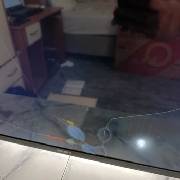 Yeni Televizyon İlk Kontrolde Renkli Çizgilerle Arızalı Çıktı, Ücretsiz Değişim Talebi