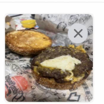 Buz Gibi Burger Ve Yiyecek İçinde Yiyememe Politikası Nedeniyle Büyük Memnuniyetsizlik
