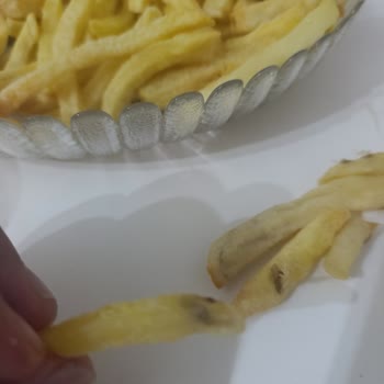 Tukaş Dondurulmuş Patatesinde Filizlenme Ve Siyah Lekeler, A101 Sorumluluk Almıyor