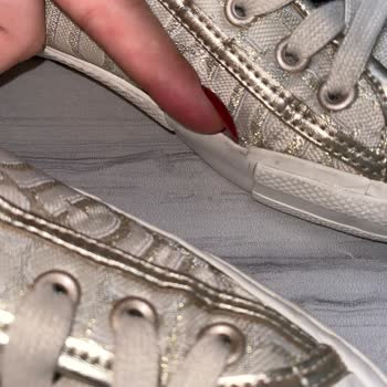 Kısa Sürede Deforme Olan Guess Sneaker İçin İade Ve Değişim Talebi