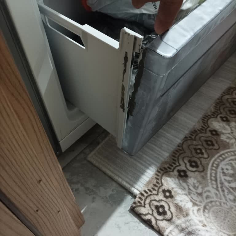 Arçelik Buzdolabı Çekmece Kalitesizliği: Kırıldı Ve Ücretsiz Değişim İstiyorum