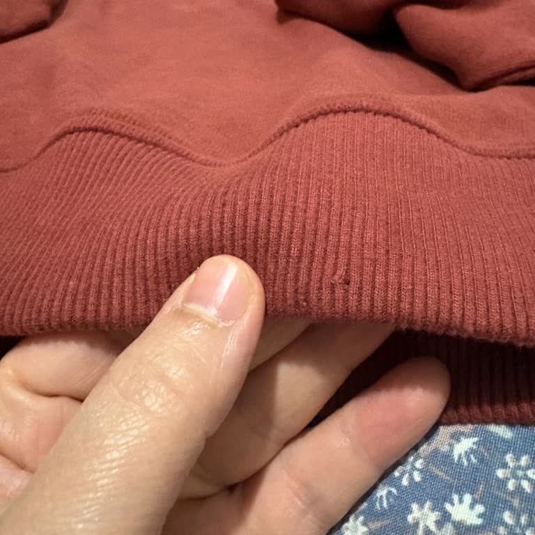 Manşette Delik Olan Sweatshirt Ve İade Kodunun Gelmemesi