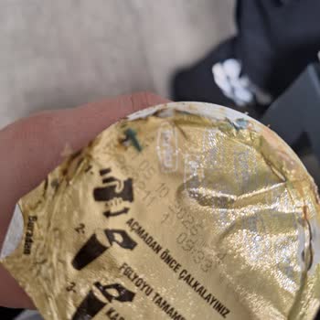 Küflü Torku Sütlü Macchiato Ürününün Raflarda Satılması