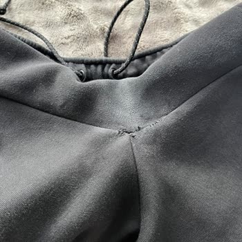 Nike Şortu Kısa Sürede Yırtıldı, Mağaza İadeyi Reddetti