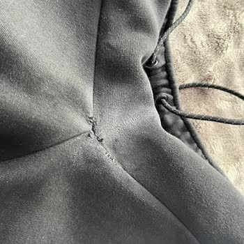 Nike Şortu Kısa Sürede Yırtıldı, Mağaza İadeyi Reddetti