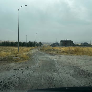 220 Bin TL Yol Katılımı Sonrası Üç Yıllık Çamurlu Sokak Ve Belediyenin İhmali