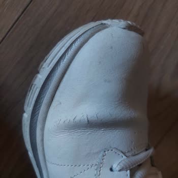 Üç Ayda Skechers Ayakkabısında Çatlak Ve Renk Atması, İade Talebi Reddedildi