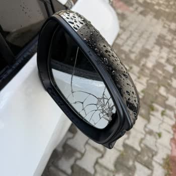 Toyota Kocaeli Kaya Plaza’da Yeni CHR’ün Sağ Aynası İlk Gün Kırıldı, Ücretsiz Değişim İstiyorum