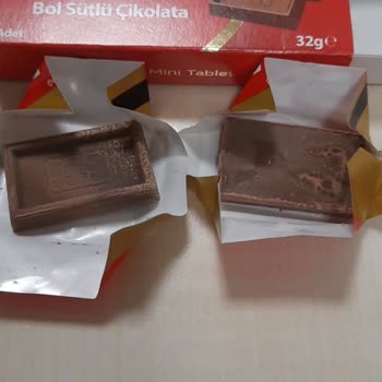 İstanbul Avcılar Migros Şubesinde Eti Mini Çikolatalarının Rengi Solmuş Ve Kötü Tatta