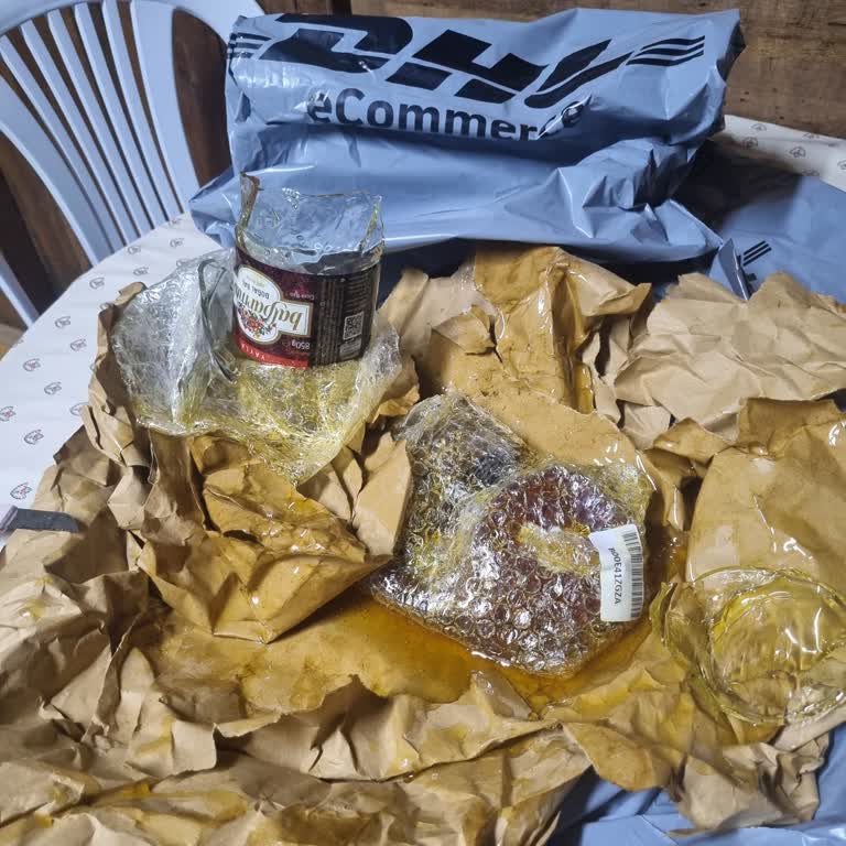 Yetersiz Paketleme Nedeniyle Cam Kavanoz Bal Kırıldı Ve Ziyan Oldu