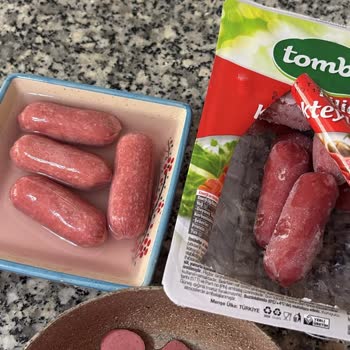 BİM Tombik Sosisinde Su Pembe Renk Alması Sağlık Riski
