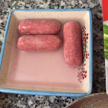 BİM Tombik Sosisinde Su Pembe Renk Alması Sağlık Riski