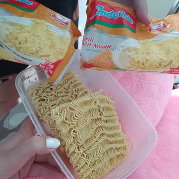 İndomie Noodle Paketi İçinde Böcek Bulunması