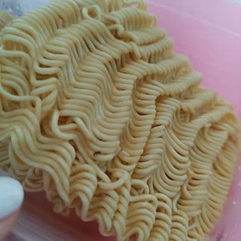 İndomie Noodle Paketi İçinde Böcek Bulunması