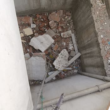 Yan Binanın Yıkımı Sonrası Balkon Ve Eşyalarımızın Hasarı İçin Acil Belediye Müdahalesi Gerekiyor