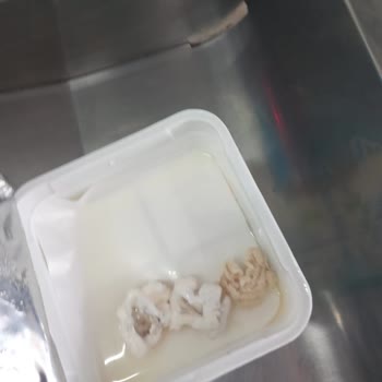 Bozuk Peynir Satışı Ve Düşük Gramajlı Değişim İçin Fazla Ücret Talebi