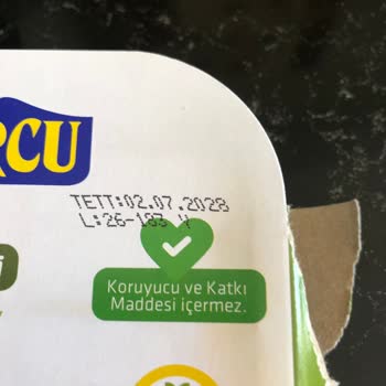 Burcu Yaprak Sarmasında Anormal Parlak Yeşil Renk: Sağlık Riski Ve Geri Çekilme Talebi