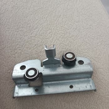Gardırop Kapak Ray Tekerlekleri Arızalı, Parça Temini İçin Şirketle İletişim Sağlanamıyor