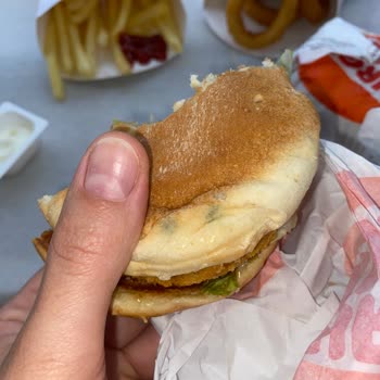 Küflü Ekmekli Hamburgerde Sağlık Riski Ve Hijyen İhlali