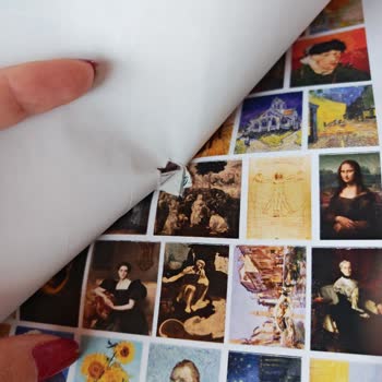 Zımbalanmış Sayfalar Nedeniyle Sticker Book Hasarlı Ve Kullanılamaz