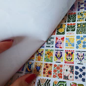 Zımbalanmış Sayfalar Nedeniyle Sticker Book Hasarlı Ve Kullanılamaz