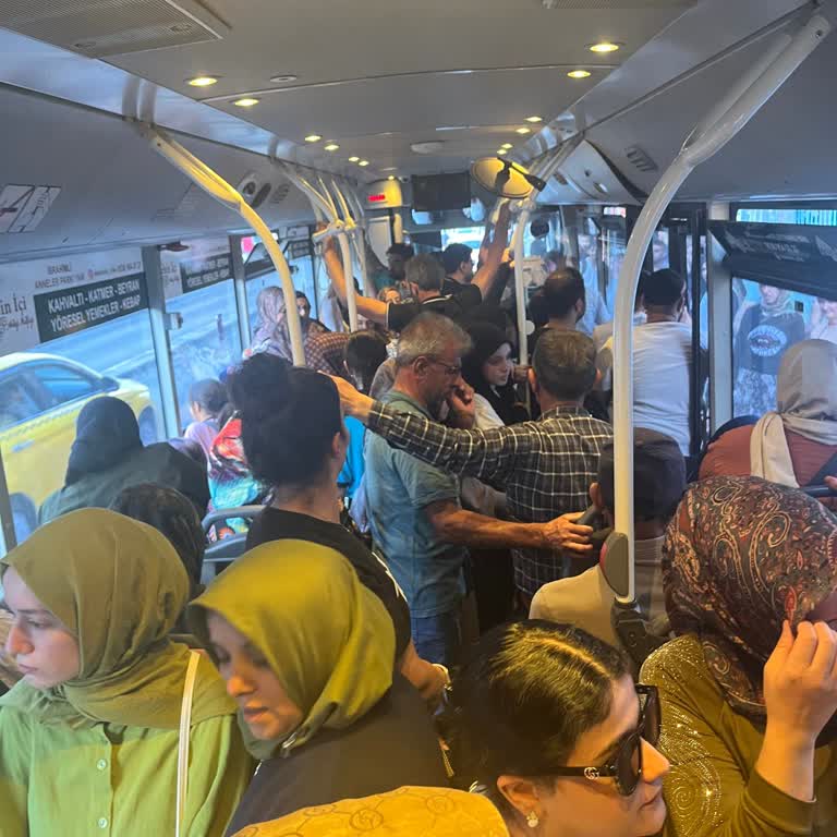 B01 Hattında 16-18 Saatleri Arasında Otobüs Sıkışıklığına Çözüm Gerekiyor