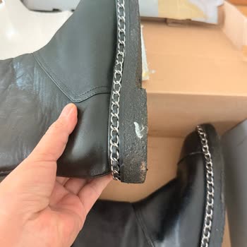 Erimiş Chanel Botta Satıcının Haksız Suçlaması
