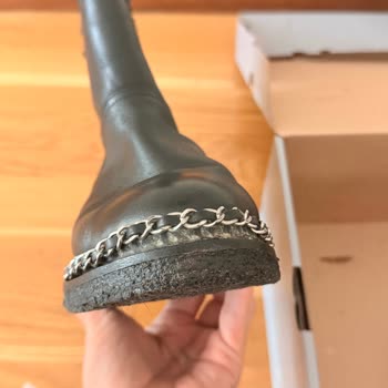 Erimiş Chanel Botta Satıcının Haksız Suçlaması