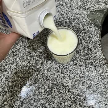 Iğdır Merkez BİM Şubesinde Bozulmuş Süt Satışı Sağlık Tehlikesi